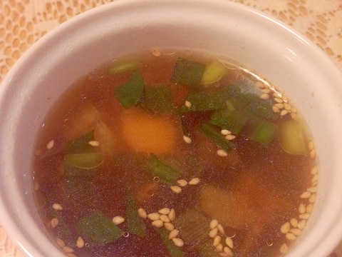 エビの殻とベジブロスを使って。豆腐とニラのスープ